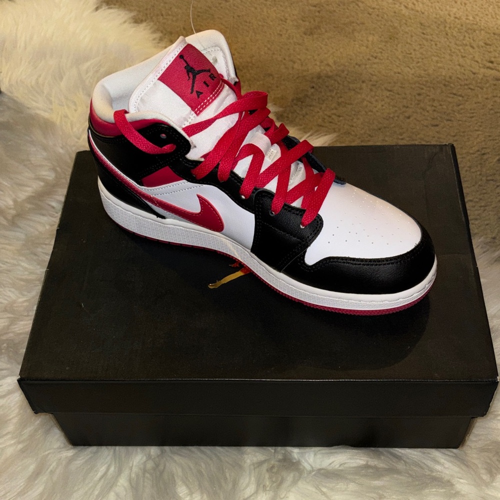 Nike Kids Black and Red Sneakers